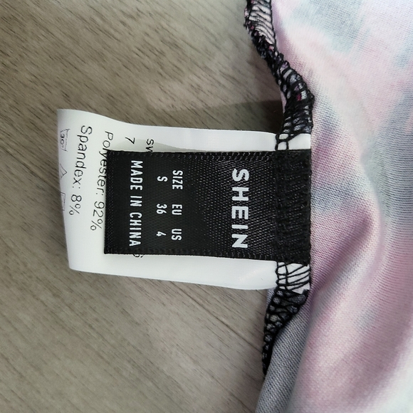 (3/$15) SHEIN crop top graffiti print multicolored short sleeves cross back - Picture 11 of 14